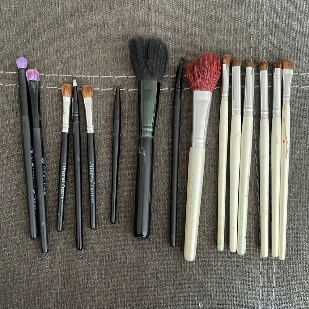 Makeup brushes